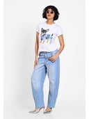 T-shirt cu print artistic frontal Alb jeans